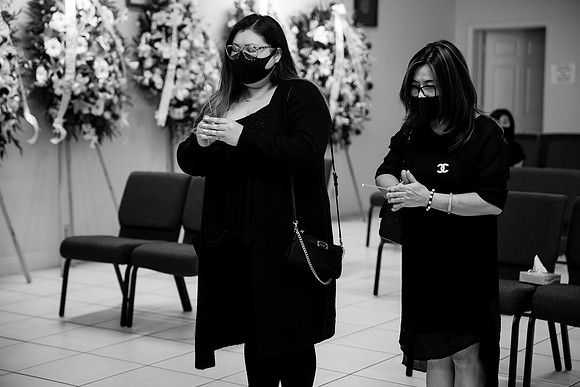Hien's Mom Funeral-B&W (249)
