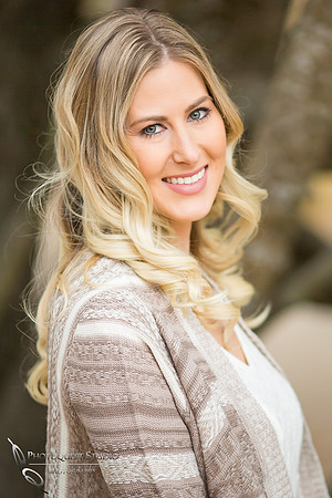 Lindsey gorgeous headshot