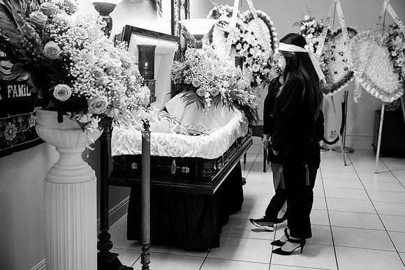 Hien's Mom Funeral-B&W (321)