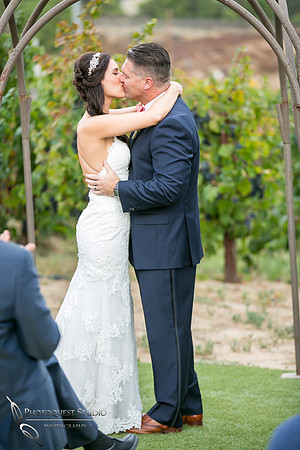 Monte De Oro Winery Wedding Photo by Photographer in Temecula.