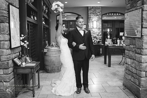 Monte De Oro Winery Wedding Photo by Photographer in Temecula.