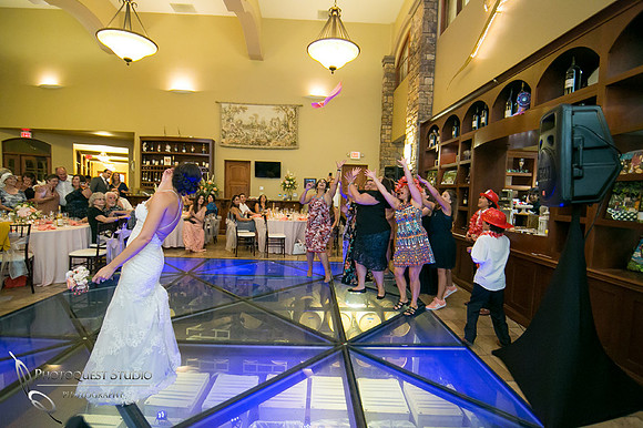 Monte De Oro Winery Wedding Photo by Photographer in Temecula.