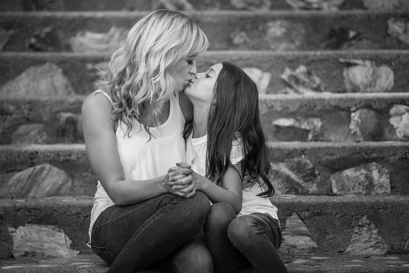 Kissing Mom, Temecula family photographer