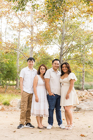 outdoor family photo in irvine by orange county wedding photographer tram bill (24)
