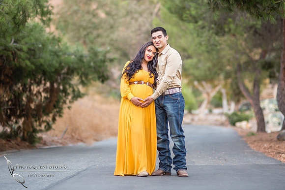 Temecula-Wedding-Photographer-document-Maternity-Photo-with-Horse-in-California-Crystal--Luis-(108)