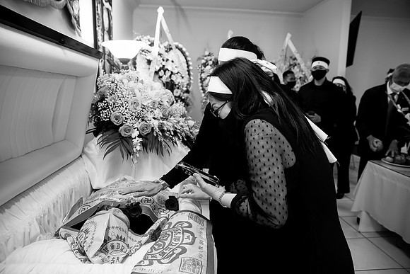Hien's Mom Funeral-B&W (408)
