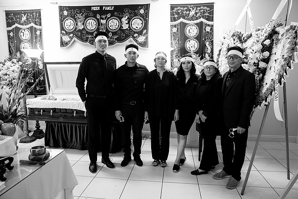 Hien's Mom Funeral-B&W (176)