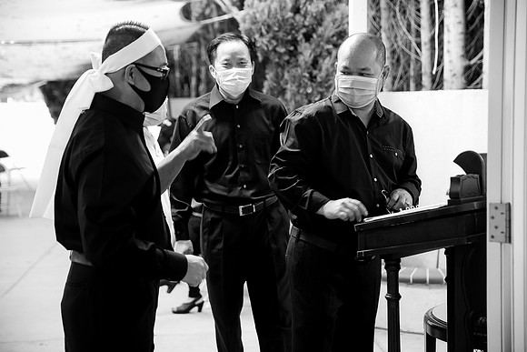 Hien's Mom Funeral-B&W (283)