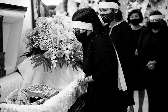 Hien's Mom Funeral-B&W (93)