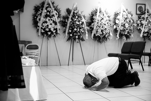 Hien's Mom Funeral-B&W (285)