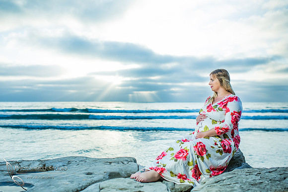 Briana's-Maternity-Photo-at-La-Jolla-Beach,-San-Diego-by-Temecula-Wedding-Photographer-32