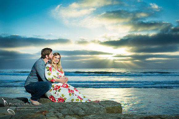 Maternity-Photo-at-Sunset-La-Jolla-Beach,-San-Diego