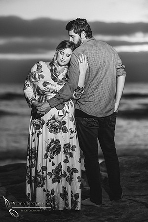 Maternity-Photo-in-black-and-white-by-Temecula-Wedding-Photographer
