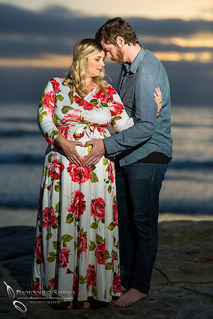 Maternity-Photo-at-La-Jolla-Beach,-San-Diego-by-Temecula-Family-Photographers