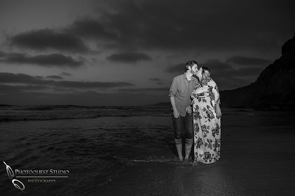Briana's-Maternity-Photo-at-La-Jolla-Beach