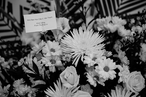 Hien's Mom Funeral-B&W (187)