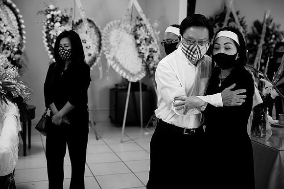 Hien's Mom Funeral-B&W (231)