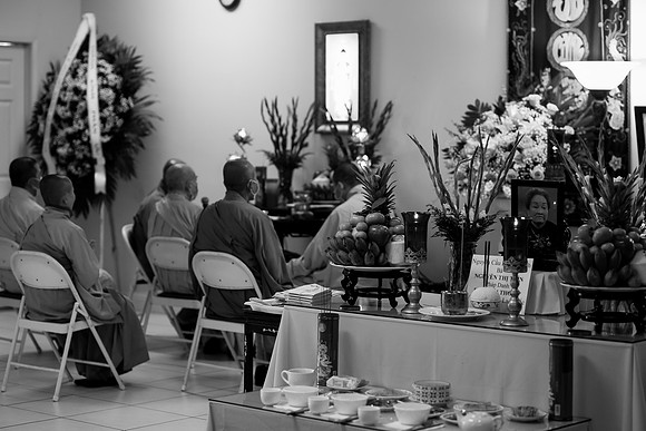 Hien's Mom Funeral-B&W (29)