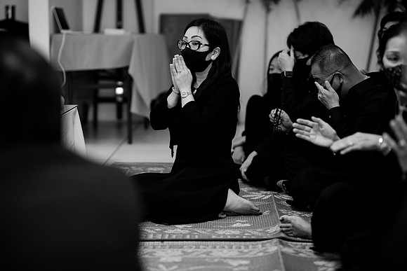 Hien's Mom Funeral-B&W (60)