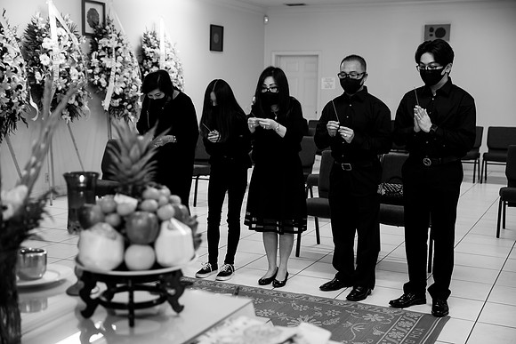 Hien's Mom Funeral-B&W (19)