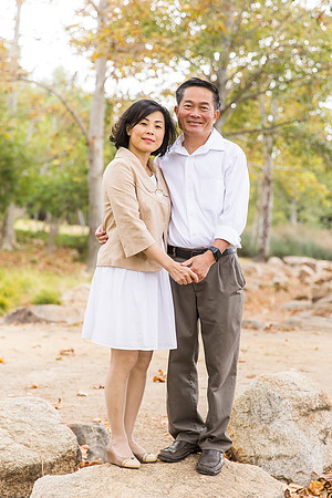 outdoor family photo in irvine by orange county wedding photographer tram bill (11)