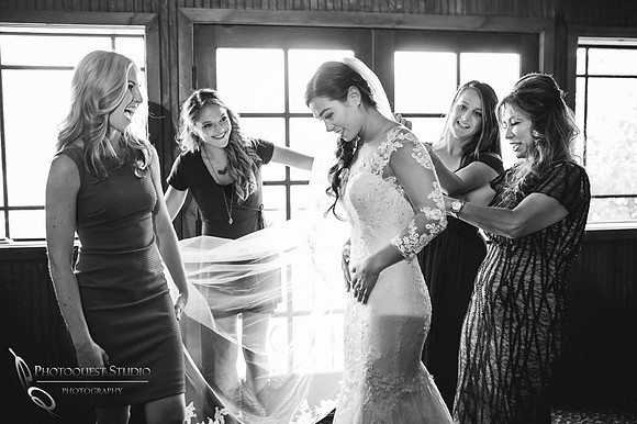 Pretty Bride in black and white