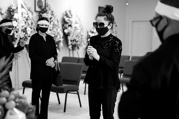 Hien's Mom Funeral-B&W (144)