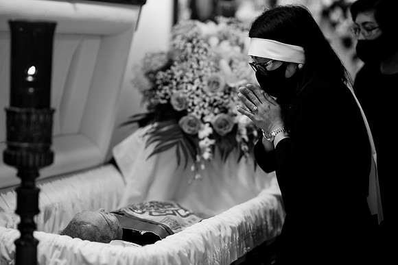 Hien's Mom Funeral-B&W (75)