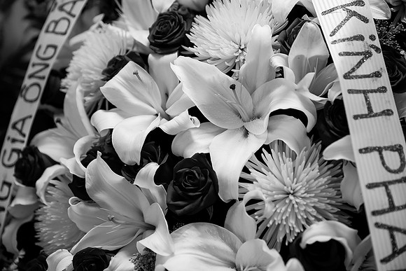 Hien's Mom Funeral-B&W (168)