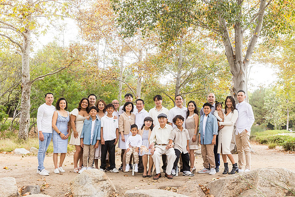 outdoor family photo in irvine by orange county wedding photographer tram bill (34)