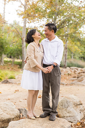 outdoor family photo in irvine by orange county wedding photographer tram bill (14)