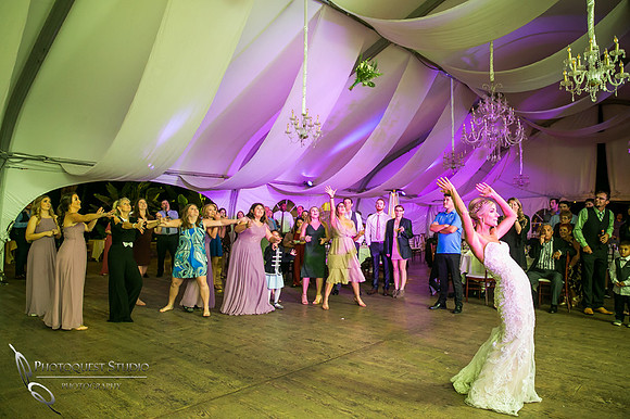 bouquet toss