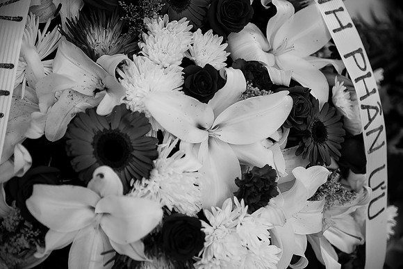 Hien's Mom Funeral-B&W (169)