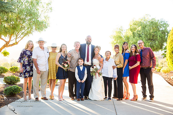 Temecula-Wedding-Photographer-family-photo-in-La-Cresta