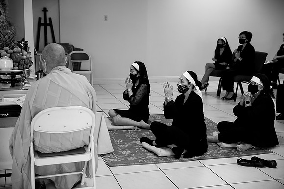 Hien's Mom Funeral-B&W (351)