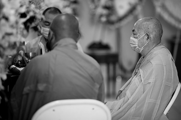Hien's Mom Funeral-B&W (348)