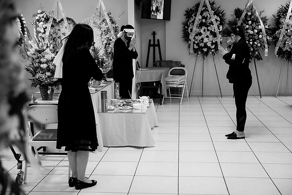 Hien's Mom Funeral-B&W (271)