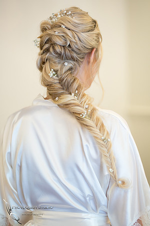 Temecula wedding photographer, The Bride beautiful hairs done.