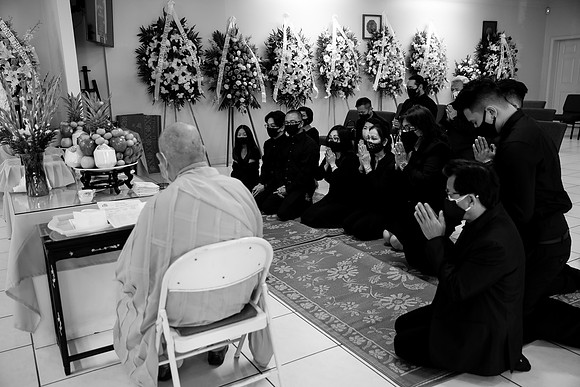 Hien's Mom Funeral-B&W (40)