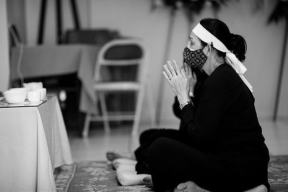 Hien's Mom Funeral-B&W (205)