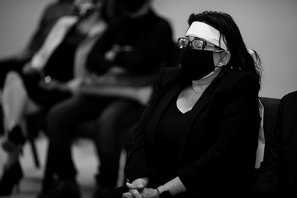 Hien's Mom Funeral-B&W (389)