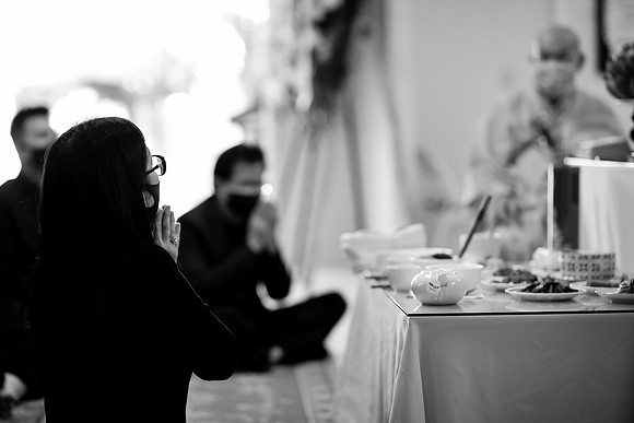 Hien's Mom Funeral-B&W (58)