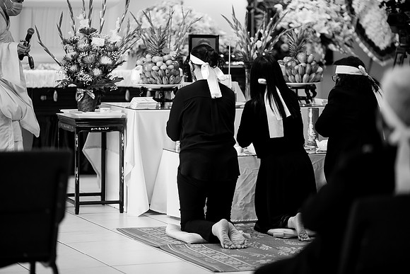 Hien's Mom Funeral-B&W (207)