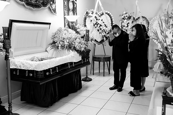 Hien's Mom Funeral-B&W (184)