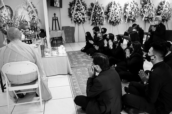 Hien's Mom Funeral-B&W (50)