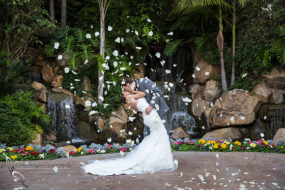 Wedding photos at Grand Tradition Estate Fallbrook by Wedding Photographer in Temecula (431)