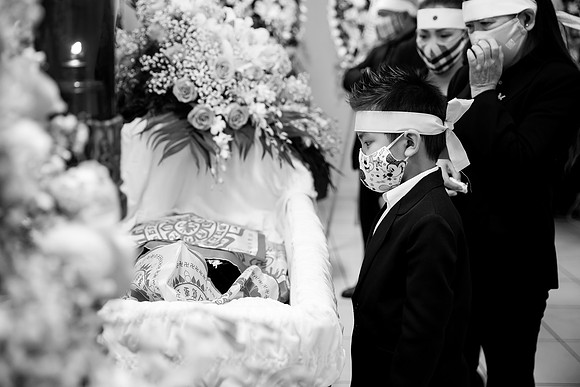 Hien's Mom Funeral-B&W (100)