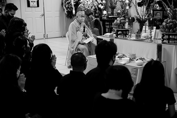 Hien's Mom Funeral-B&W (46)
