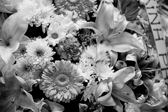 Hien's Mom Funeral-B&W (167)