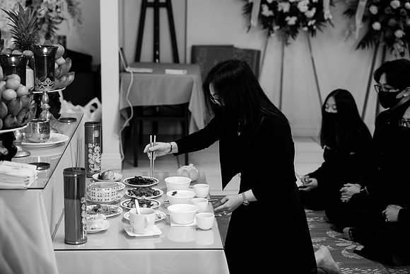 Hien's Mom Funeral-B&W (53)
